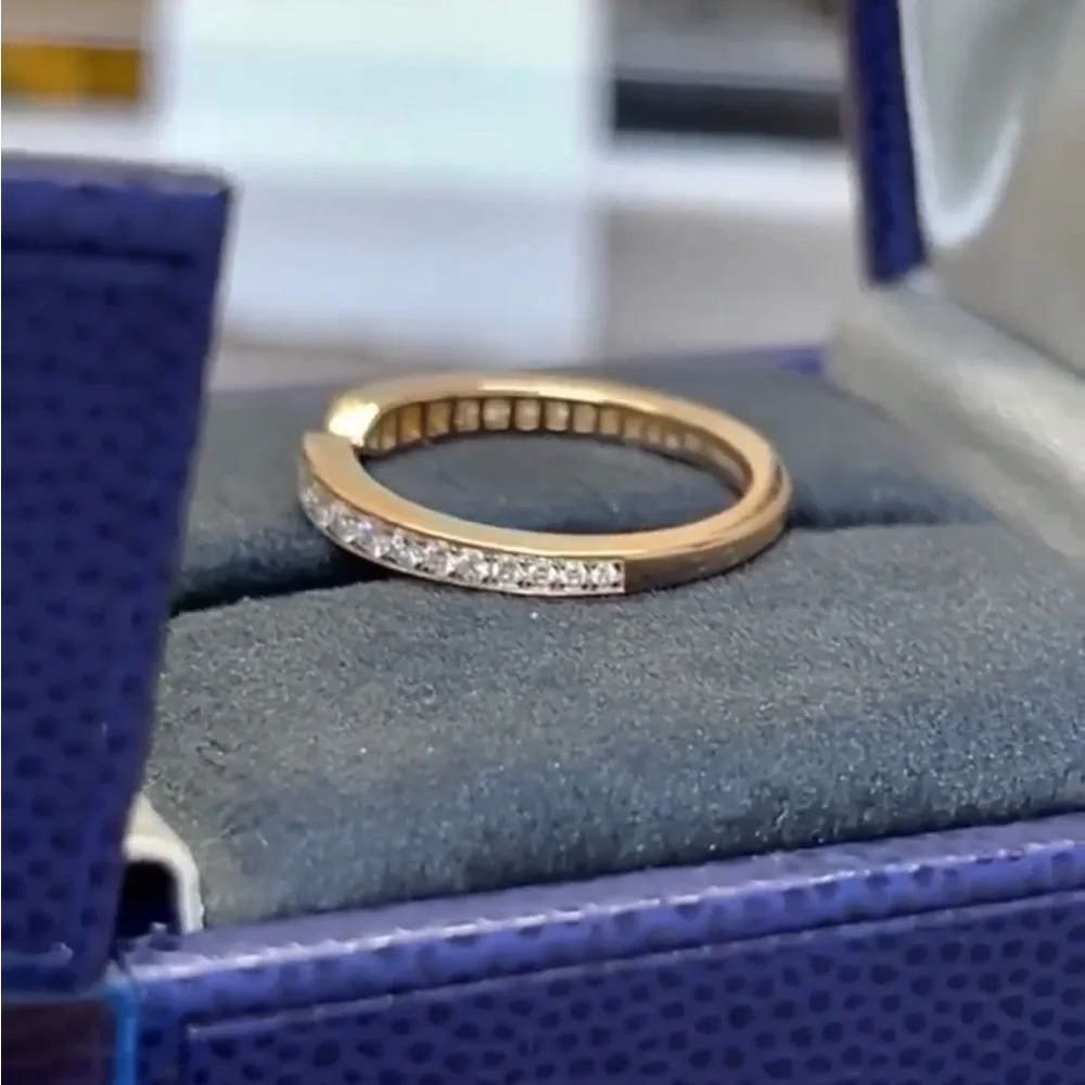 TRIOMPHE DE CHAUMET WEDDING BAND
Rose gold, diamonds, 2.5 mm - Picture 7 of 8